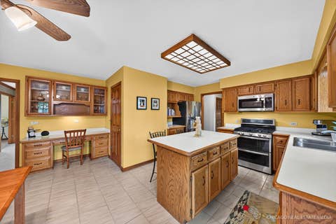 Tiny photo for 425 Brentwood Court, Roselle, IL 60172 (MLS # 12704487)