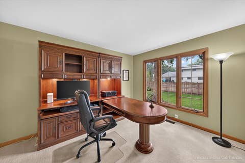 Tiny photo for 425 Brentwood Court, Roselle, IL 60172 (MLS # 12704487)