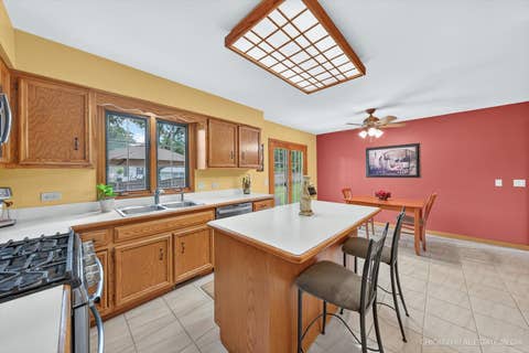 Tiny photo for 425 Brentwood Court, Roselle, IL 60172 (MLS # 12704487)