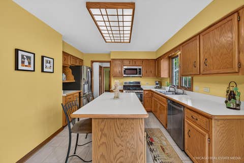 Tiny photo for 425 Brentwood Court, Roselle, IL 60172 (MLS # 12704487)