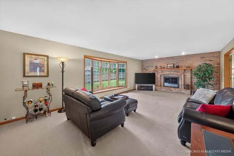Tiny photo for 425 Brentwood Court, Roselle, IL 60172 (MLS # 12704487)