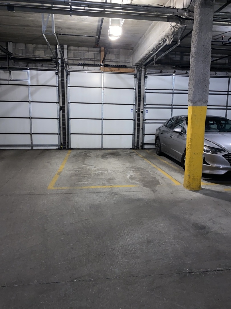 2410 W Bloomingdale Avenue p23