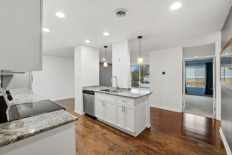 Tiny photo for 190 S Wood Dale Road #200, Wood Dale, IL 60191 (MLS # 12537288)