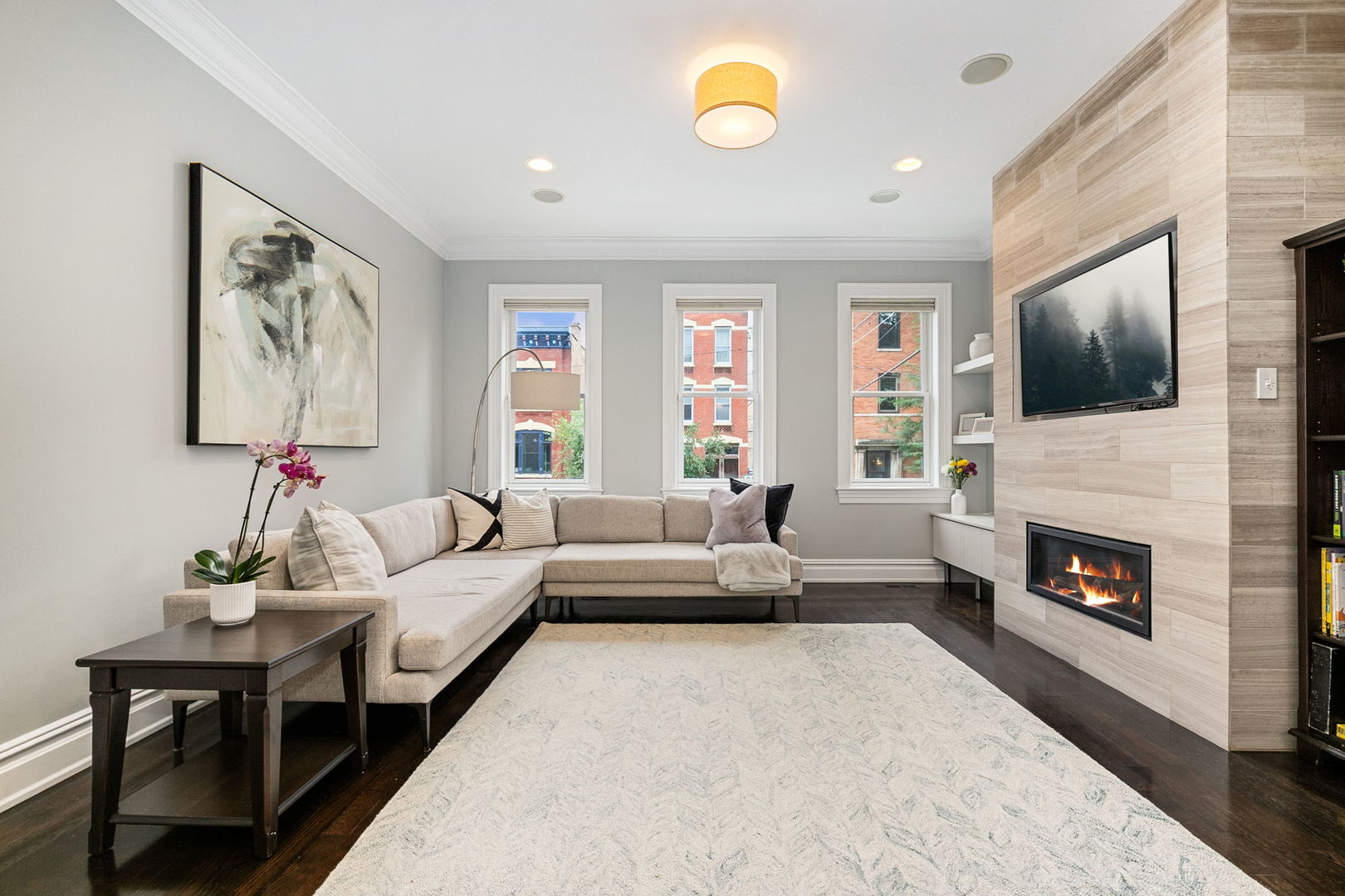 2014 N SEMINARY Avenue 1