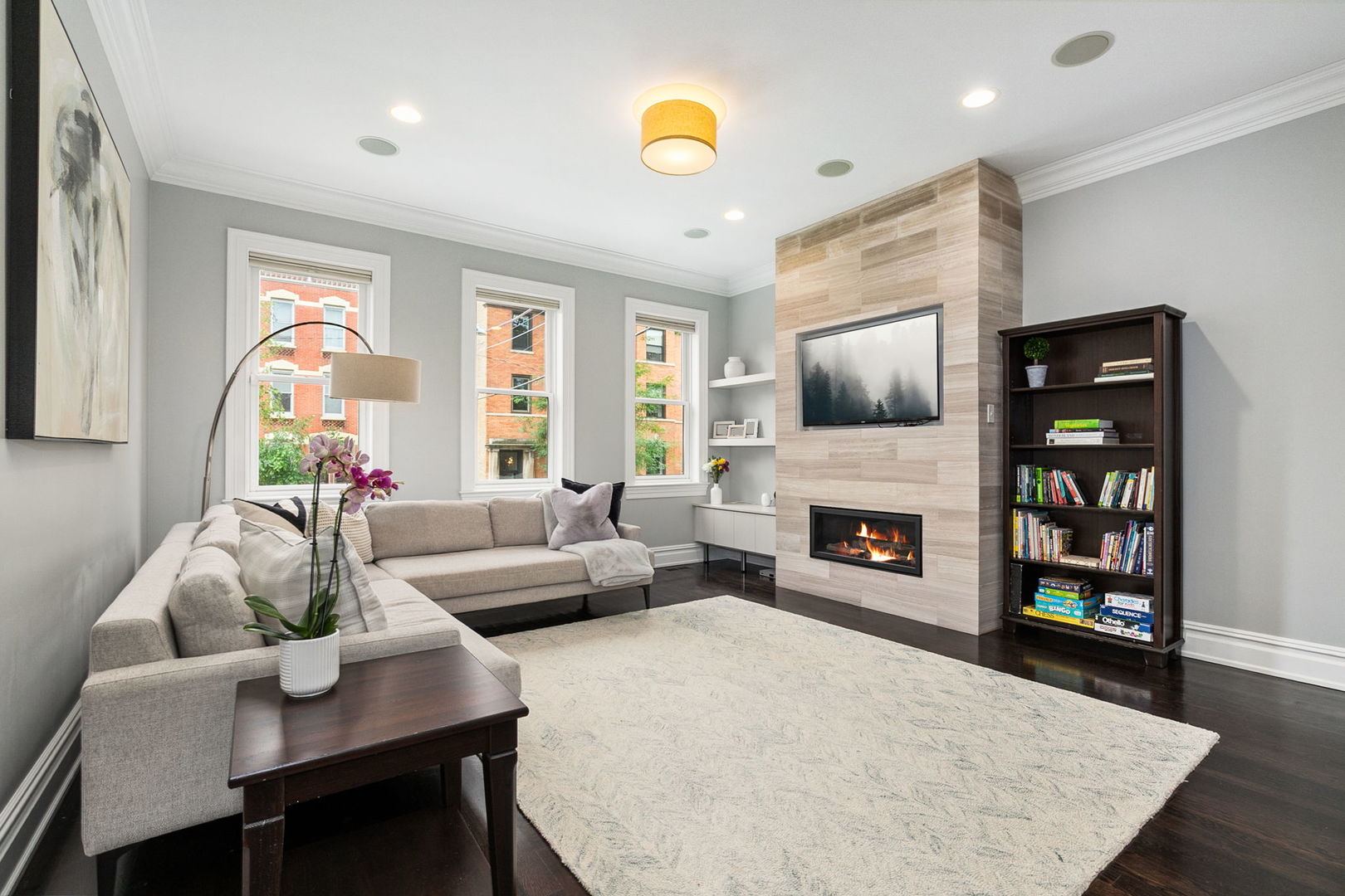 2014 N SEMINARY Avenue 1