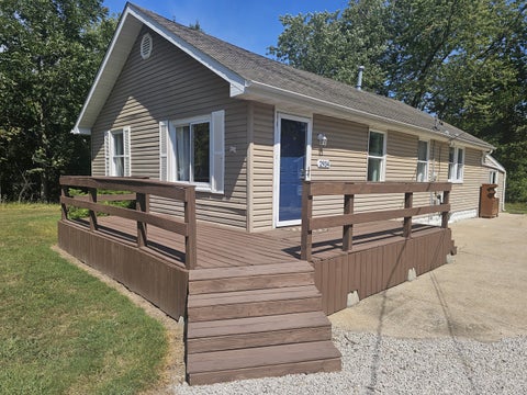 Tiny photo for 2934 Brownsville Road, Mt Vernon, IL 62864 (MLS # 12746620)