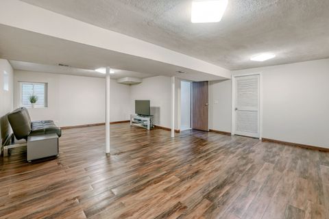 Tiny photo for 305 N Fiore Parkway, Vernon Hills, IL 60061 (MLS # 12617635)