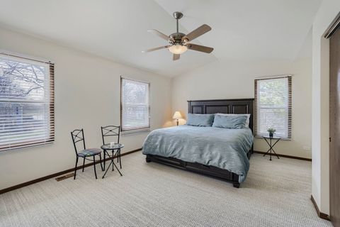 Tiny photo for 305 N Fiore Parkway, Vernon Hills, IL 60061 (MLS # 12617635)