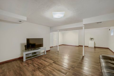 Tiny photo for 305 N Fiore Parkway, Vernon Hills, IL 60061 (MLS # 12617635)