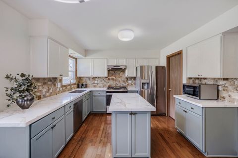 Tiny photo for 305 N Fiore Parkway, Vernon Hills, IL 60061 (MLS # 12617635)