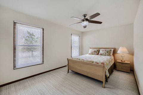 Tiny photo for 305 N Fiore Parkway, Vernon Hills, IL 60061 (MLS # 12617635)