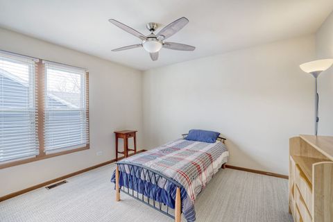 Tiny photo for 305 N Fiore Parkway, Vernon Hills, IL 60061 (MLS # 12617635)