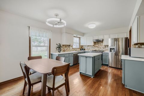 Tiny photo for 305 N Fiore Parkway, Vernon Hills, IL 60061 (MLS # 12617635)