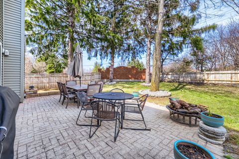 Tiny photo for 305 N Fiore Parkway, Vernon Hills, IL 60061 (MLS # 12617635)