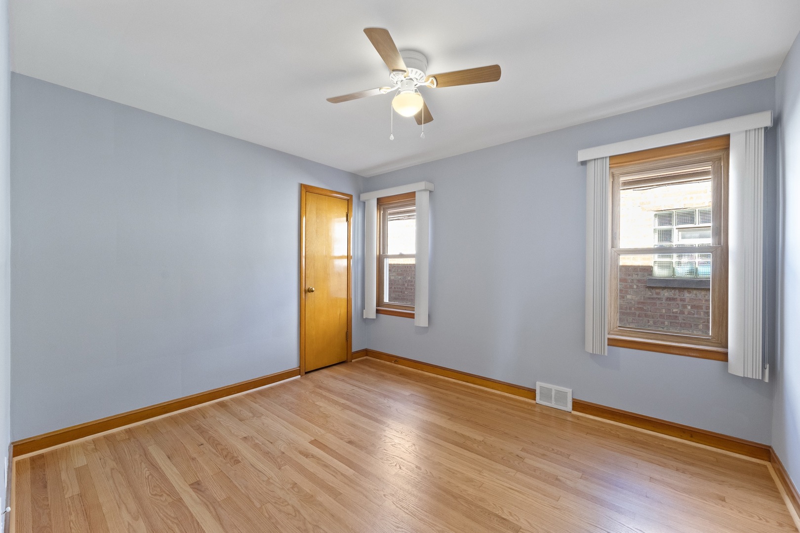 5534 S Natoma Avenue