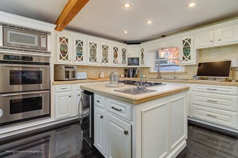 Tiny photo for 11333 Hiawatha Lane, Indian Head Park, IL 60525 (MLS # 12509980)