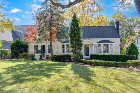 Photo of 11333 Hiawatha Lane, Indian Head Park, IL 60525 (MLS # 12509980)