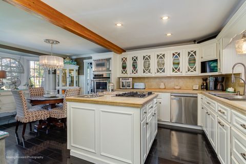 Tiny photo for 11333 Hiawatha Lane, Indian Head Park, IL 60525 (MLS # 12509980)