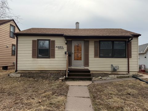 Photo of 3223 McKinley Avenue, Davenport, IA 52802 (MLS # 12570075)