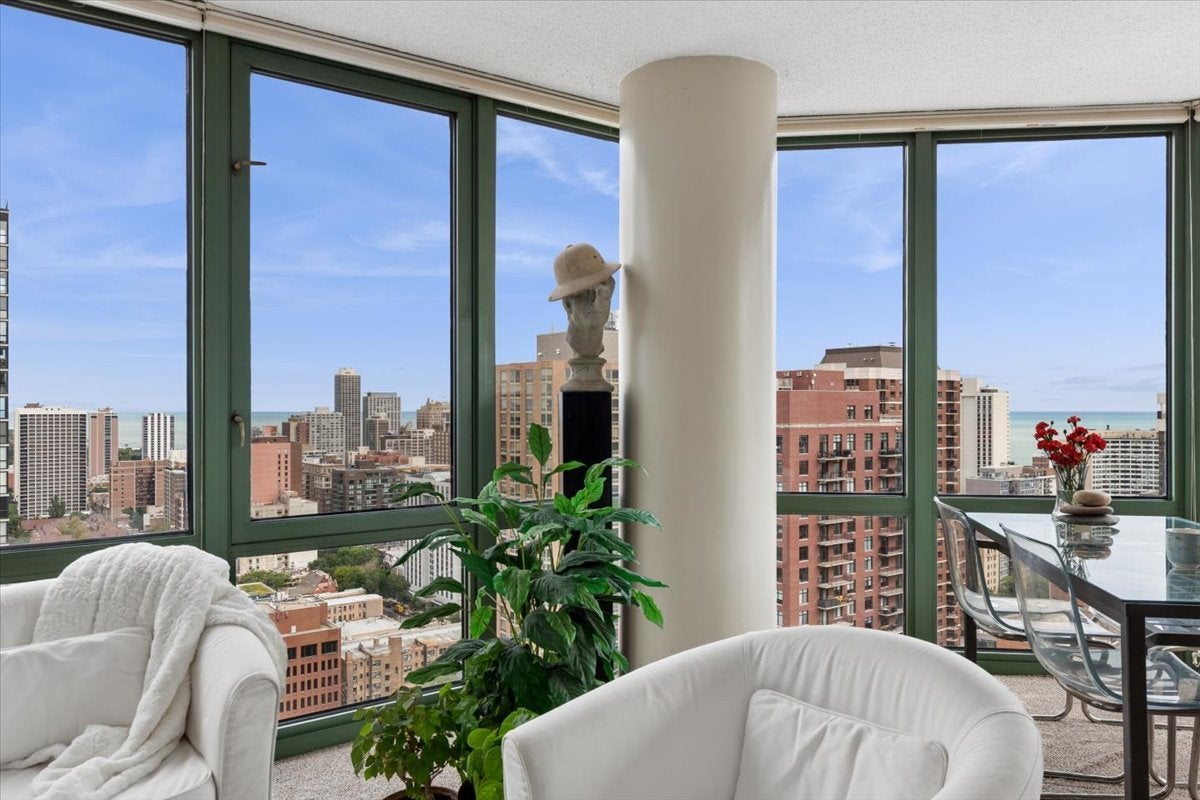 111 W Maple Street 2701