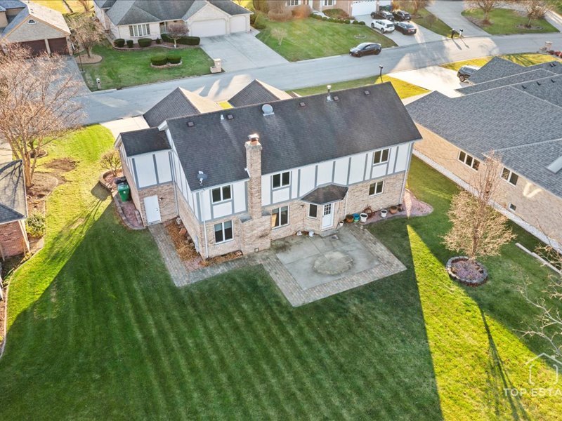 13124.W. Beaver Lake Common