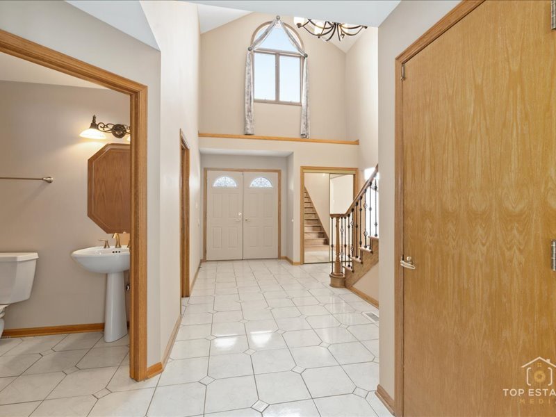 13124.W. Beaver Lake Common