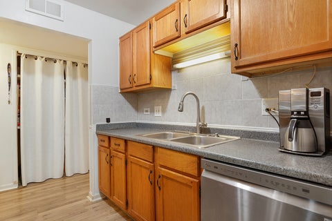 Tiny photo for 5 Kingery Quarter #5-104, Willowbrook, IL 60527 (MLS # 12760188)