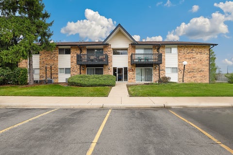 Photo of 5 Kingery Quarter #5-104, Willowbrook, IL 60527 (MLS # 12760188)