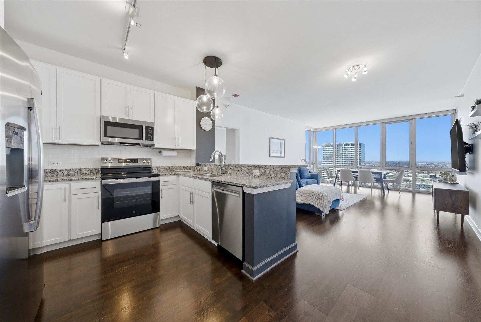 1629 S Prairie Avenue 2709