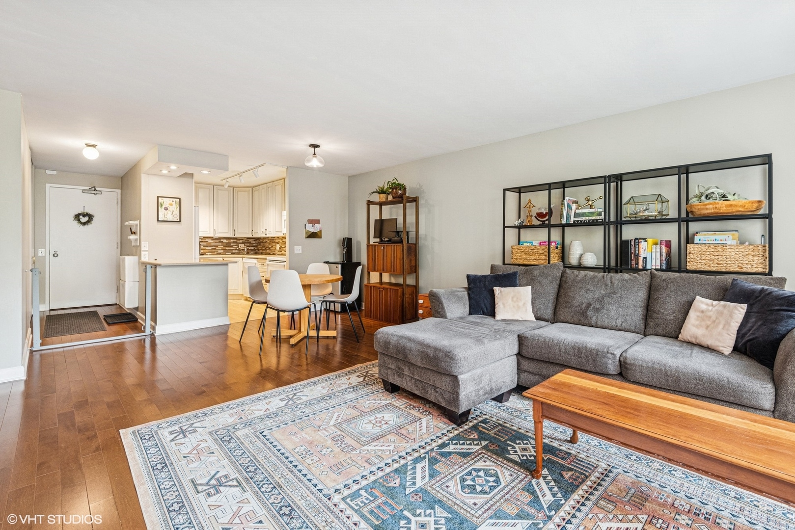 901 S Plymouth Court 104