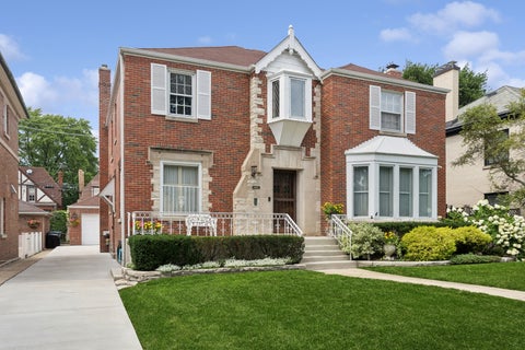Photo of 6026 N Forest Glen Avenue, Chicago, IL 60646 (MLS # 12734562)
