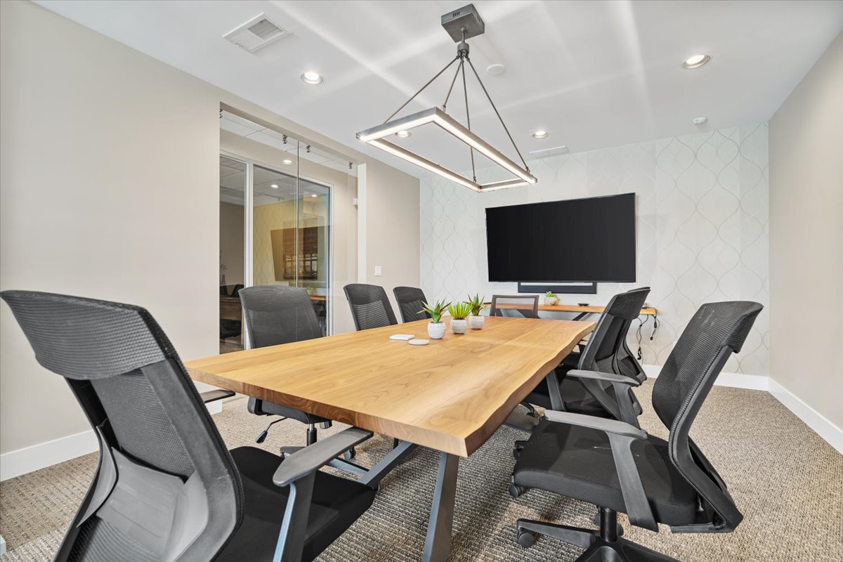 2405 E Washington Street