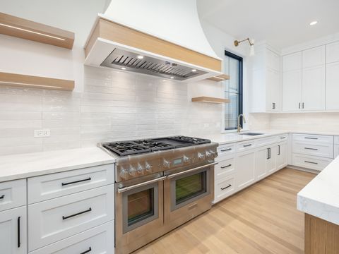 Tiny photo for 410 Prairie Avenue, Wilmette, IL 60091 (MLS # 12466672)