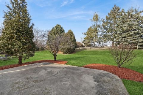 Tiny photo for 45 W Vandermeer Drive, Antioch, IL 60002 (MLS # 12581641)