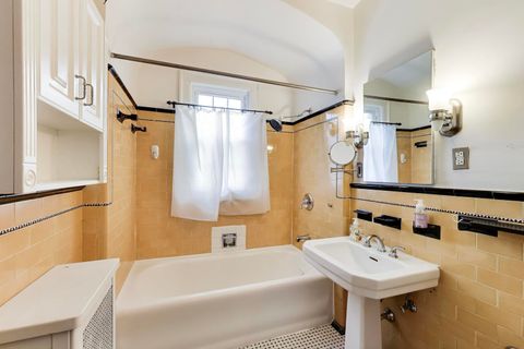 Tiny photo for 530 WASHINGTON Boulevard #1W, Oak Park, IL 60302 (MLS # 12610079)