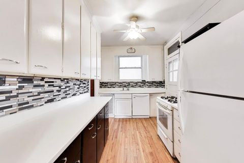 Tiny photo for 530 WASHINGTON Boulevard #1W, Oak Park, IL 60302 (MLS # 12610079)