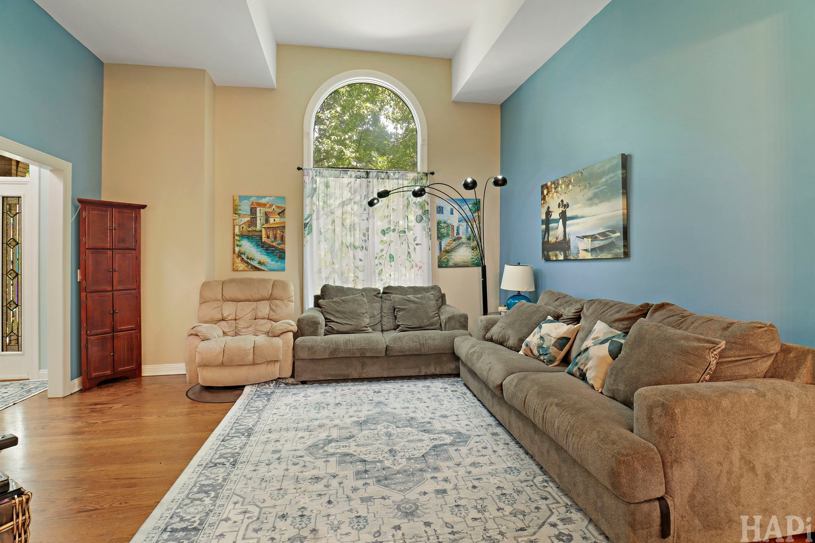 2708 Whiting Court