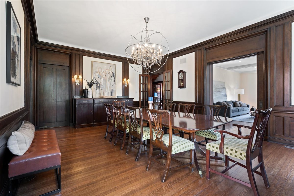 Chicago, Illinois 60637, United States, 6 Bedrooms Bedrooms, ,8 BathroomsBathrooms,Residential,Contingent,210657