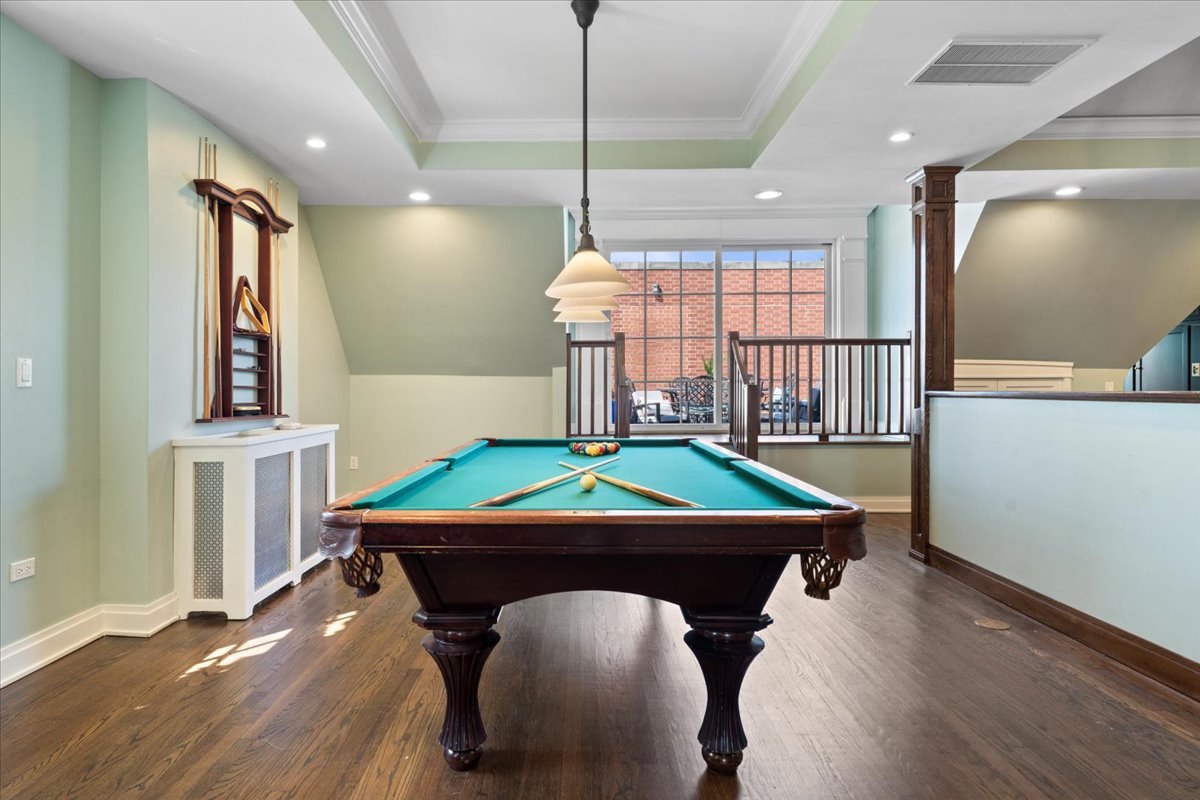 Chicago, Illinois 60637, United States, 6 Bedrooms Bedrooms, ,8 BathroomsBathrooms,Residential,Contingent,210657