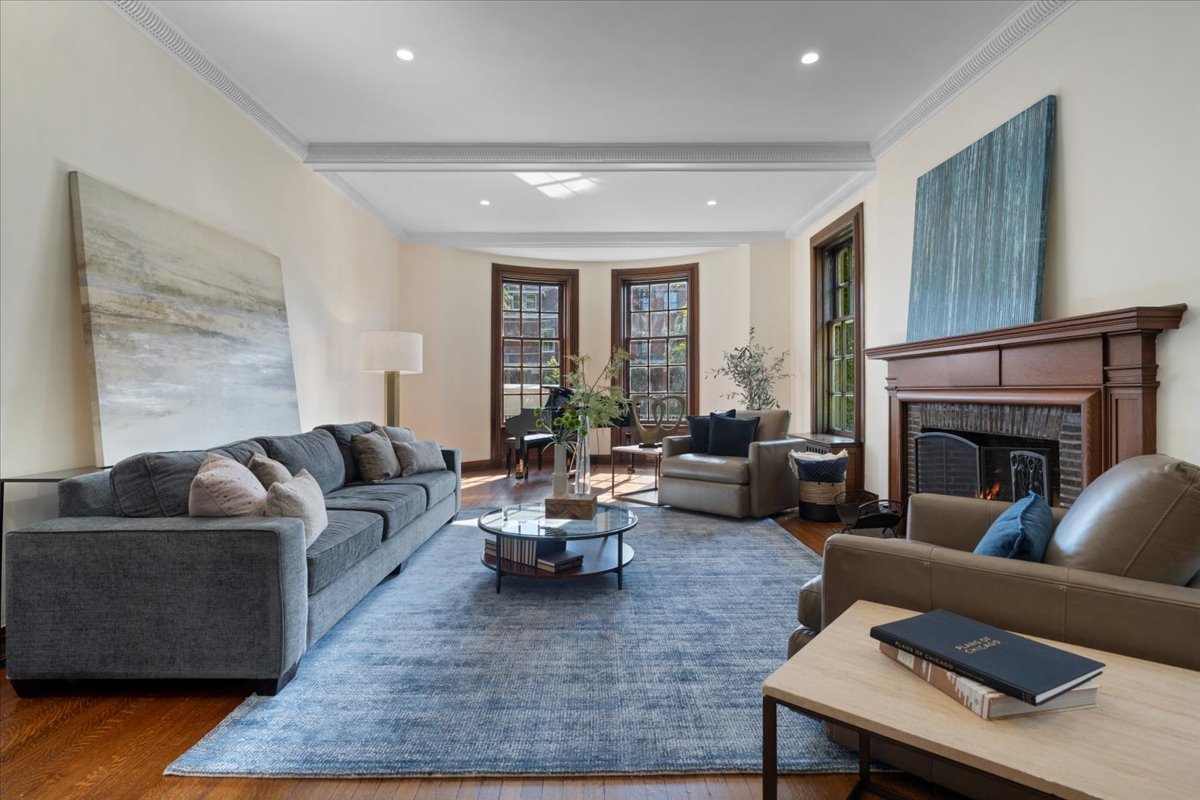 Chicago, Illinois 60637, United States, 6 Bedrooms Bedrooms, ,8 BathroomsBathrooms,Residential,Contingent,210657