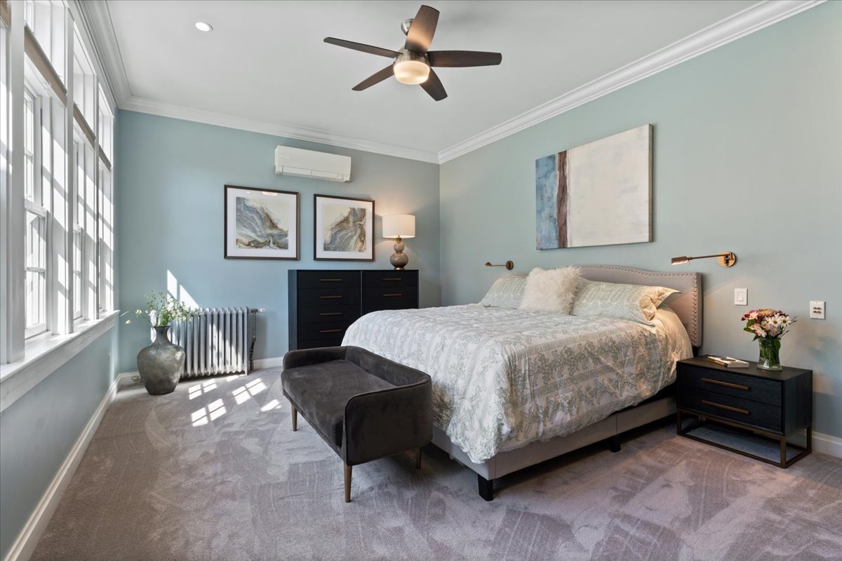 Chicago, Illinois 60637, United States, 6 Bedrooms Bedrooms, ,8 BathroomsBathrooms,Residential,Contingent,210657