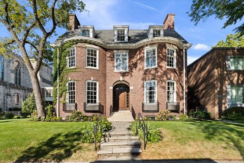 5638 S WOODLAWN Avenue Chicago IL 60637