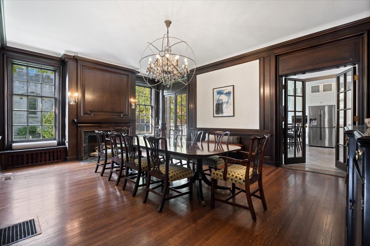 Chicago, Illinois 60637, United States, 6 Bedrooms Bedrooms, ,8 BathroomsBathrooms,Residential,Contingent,210657