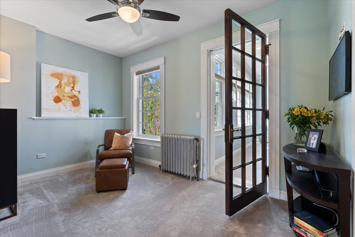 Chicago, Illinois 60637, United States, 6 Bedrooms Bedrooms, ,8 BathroomsBathrooms,Residential,Contingent,210657