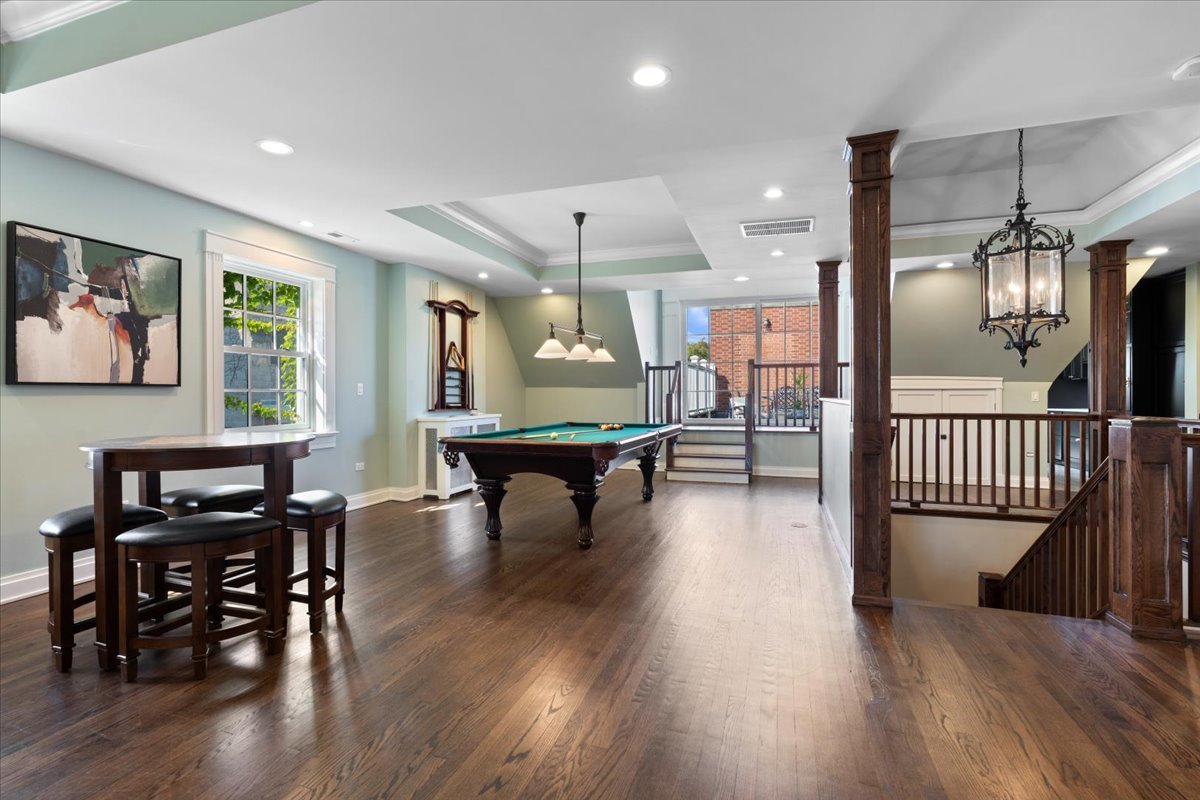Chicago, Illinois 60637, United States, 6 Bedrooms Bedrooms, ,8 BathroomsBathrooms,Residential,Contingent,210657