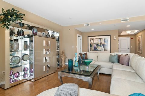Tiny photo for 425 BENJAMIN Drive #202, Vernon Hills, IL 60061 (MLS # 12686518)