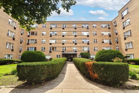 Photo of 2115 W Farwell Avenue #511, Chicago, IL 60645 (MLS # 12736858)