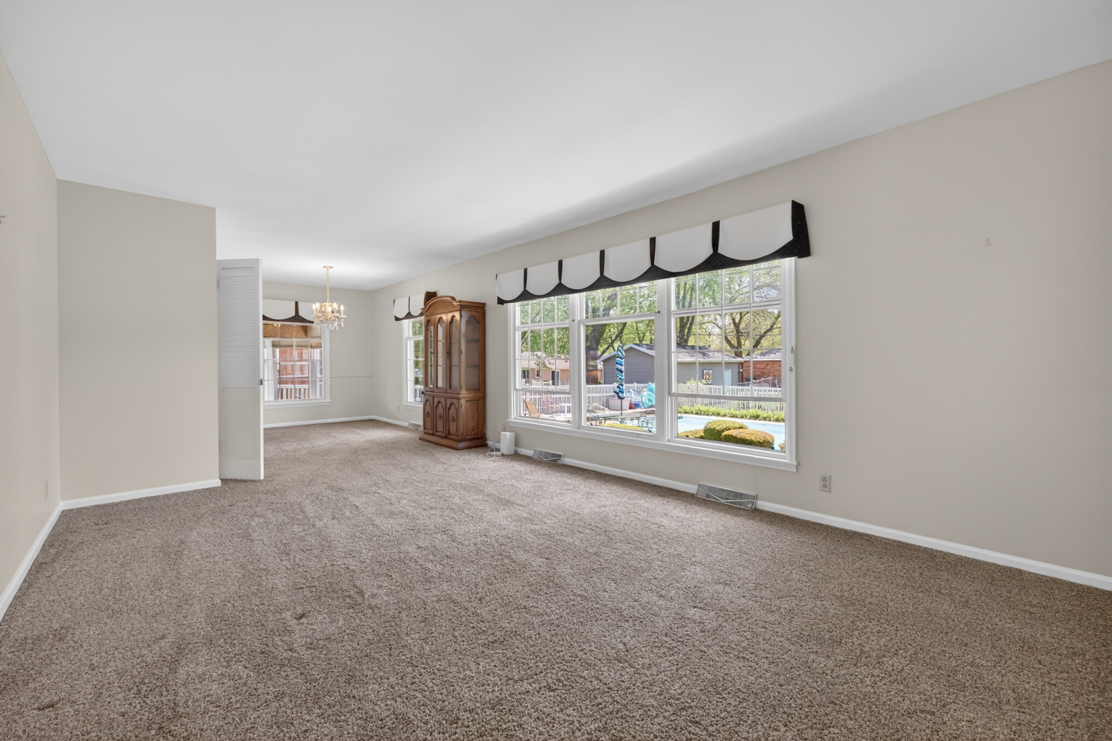 1305 E Vernon Avenue