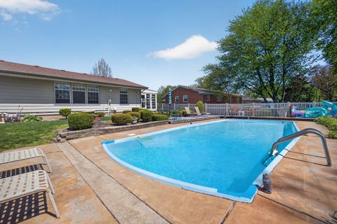 Tiny photo for 1305 E Vernon Avenue, Normal, IL 61761 (MLS # 12624908)