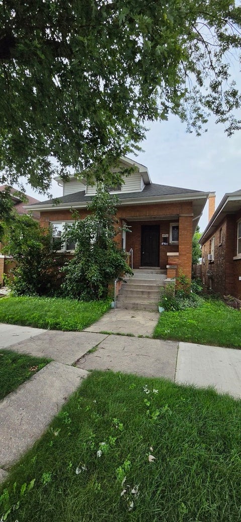 Photo of 4950 N Kilpatrick Avenue, Chicago, IL 60630 (MLS # 12738329)